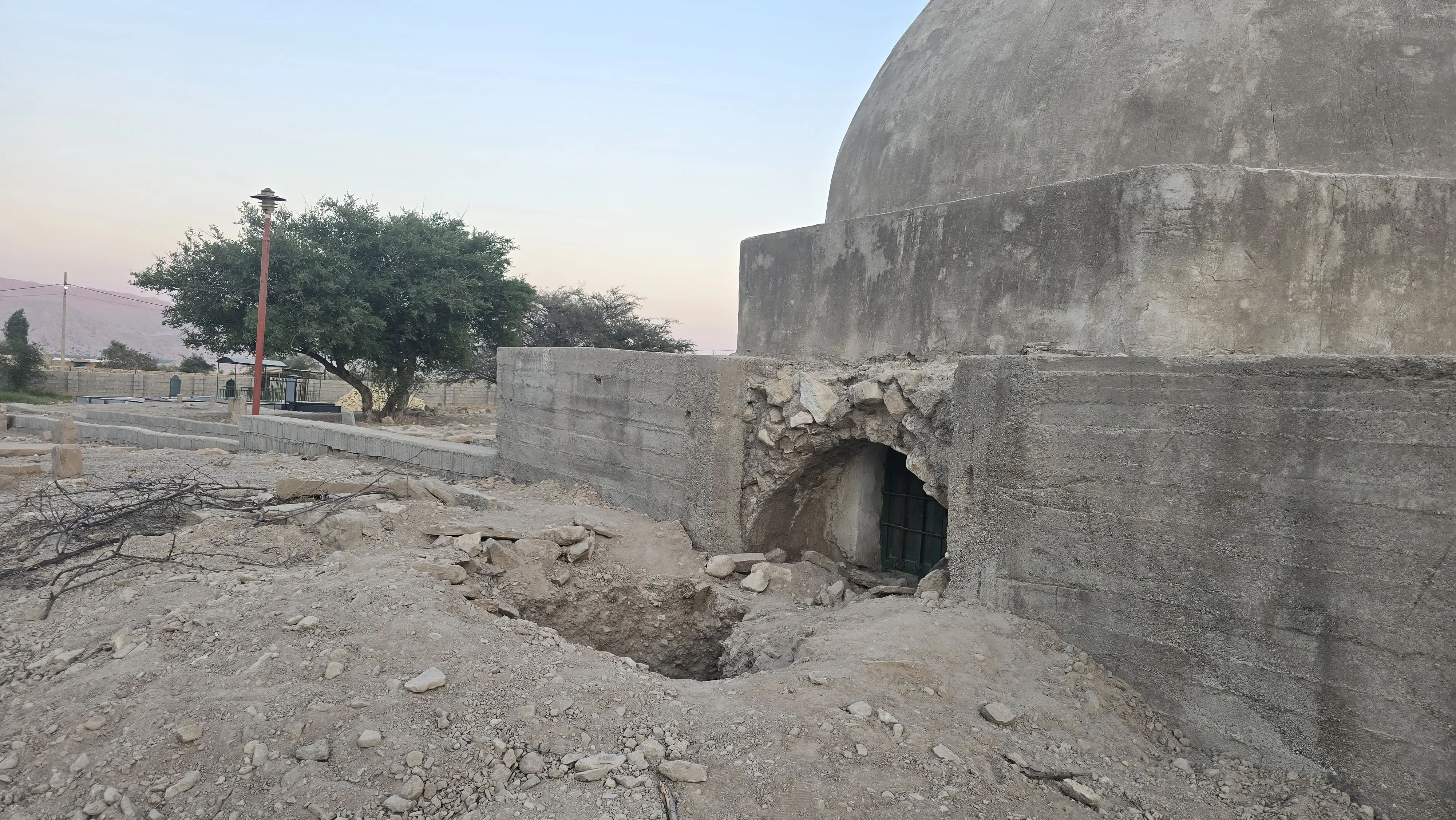 تونل ۹ متری حفاران غیرمجاز در یکی از بزرگترین سایتهای باستانی استان فارس!