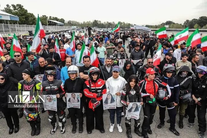 رژه کم سابقه زنان موتورسوار در میدان آزادی + عکس