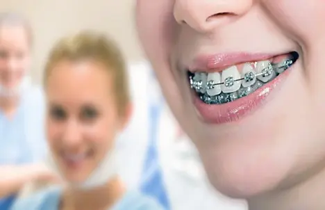 راهنمای جامع هزینه ‌های ترمیم و زیبایی دندان
