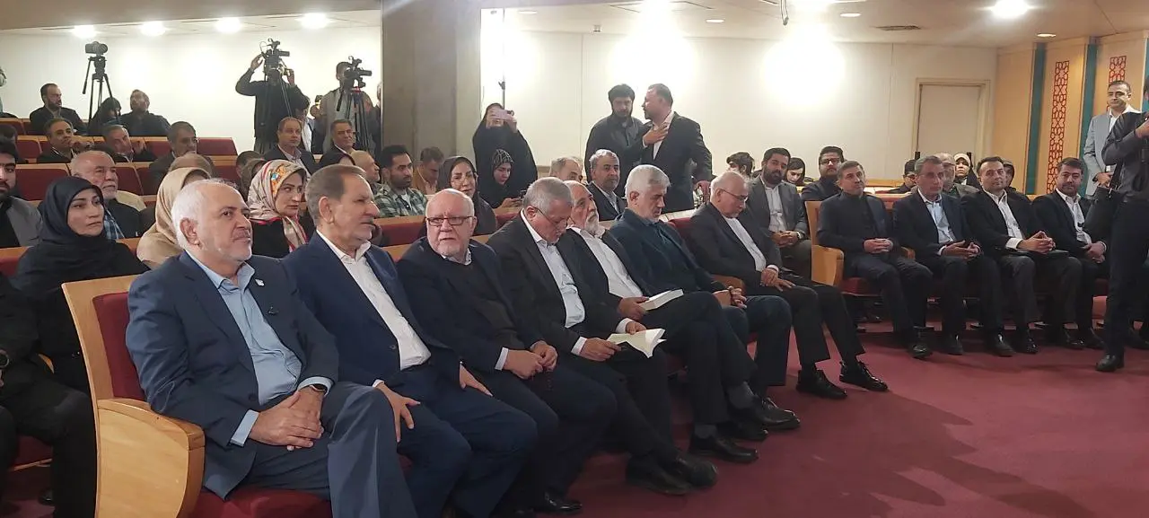 مراسم رونمایی از کتاب «در اندیشه ایران، روایت ۸ سال معاون اولی» نوشته اسحاق جهانگیری 