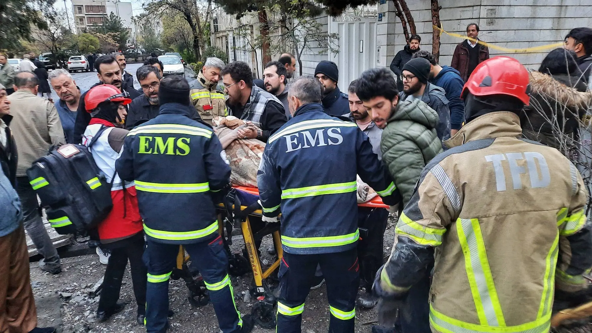 حمله هوایی در شرق تهران؛ اعزام فوری تیم‌های اورژانس و انتقال مصدومان به بیمارستان


