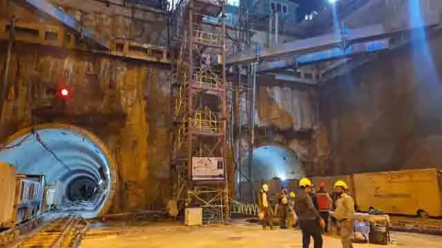 پشت پرده عبور مترو شیراز از حریم حافظیه/کدام هشدارها نادیده گرفته شد؟/ رئیس سابق پژوهشگاه میراث فرهنگی: بخشی از متروی شیراز بدون مجوز میراث پیش رفت