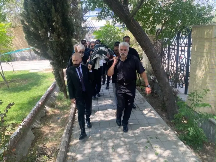 پیکر شاپور رحیمی خواننده و نوازنده عود در خانه ابدی آرام گرفت+عکس