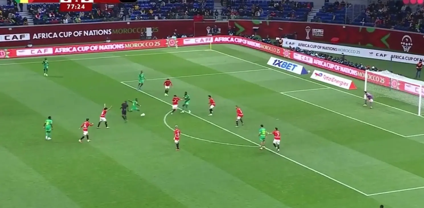 مانه، صلاح و یاران را به خانه فرستاد