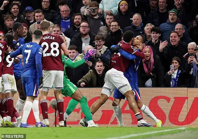 تقابل جنجالی در لندن؛ درگیری بازیکنان چلسی و وستهام