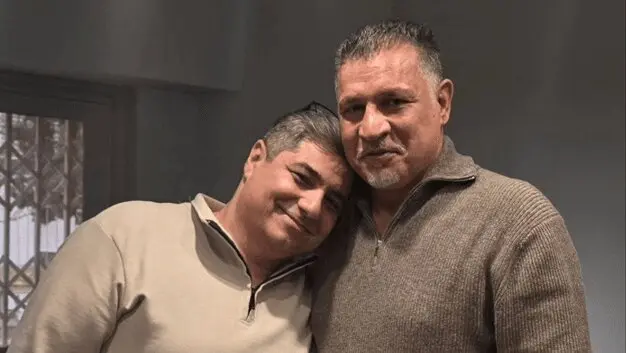 شهرام جزایری در آغوش علی دایی! + عکس