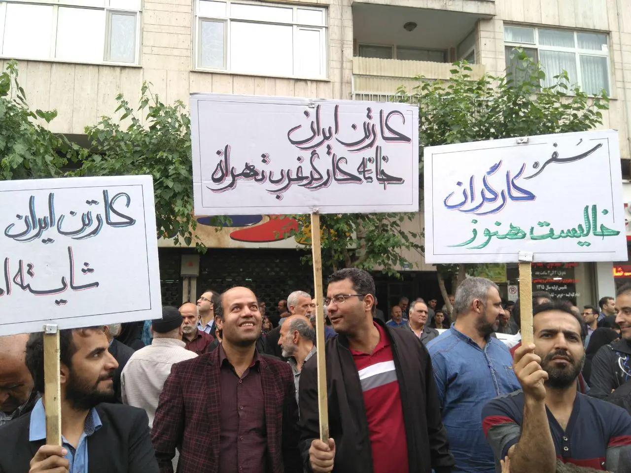 وزیر بهداشت دستش را از جیب کارگران درآورد/ هرچه دهان کارگران را ببندید دهان خورندگان بازمی‌شود/ تصمیم‌گیران منتظر اعتراض‌های جدی‌تر کارگران باشند+ فیلم و عکس