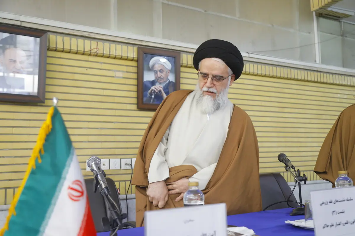  مرحوم آیت‌الله صانعی خاستگاه مشروعیت حکومت‌ها را رضایت عامه و رأی اکثریت می‌دانست