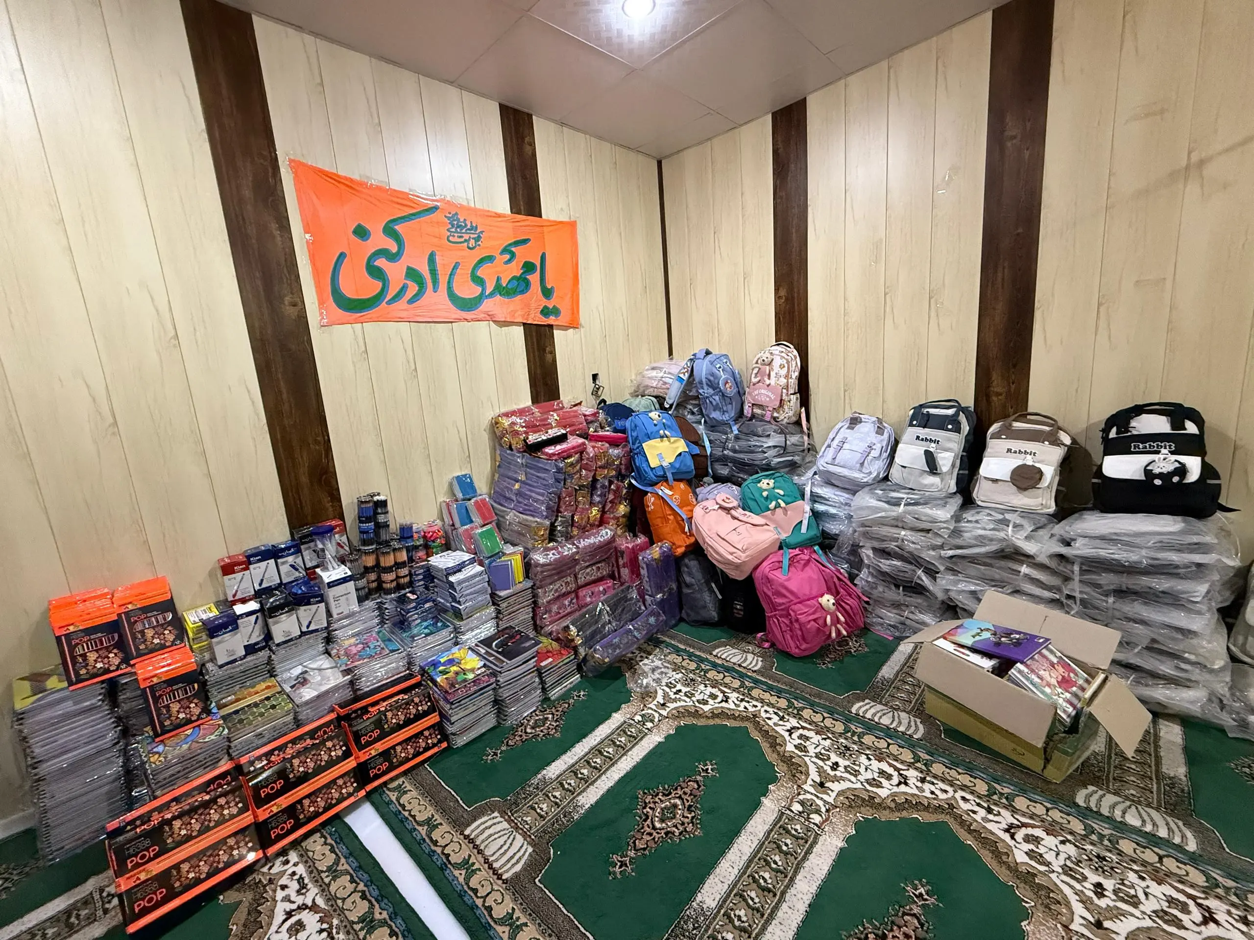 ٣٢٠ پکیج تحصیلی به دانش آموزان نیازمند بهزیستی لامرد اهدا شد 
