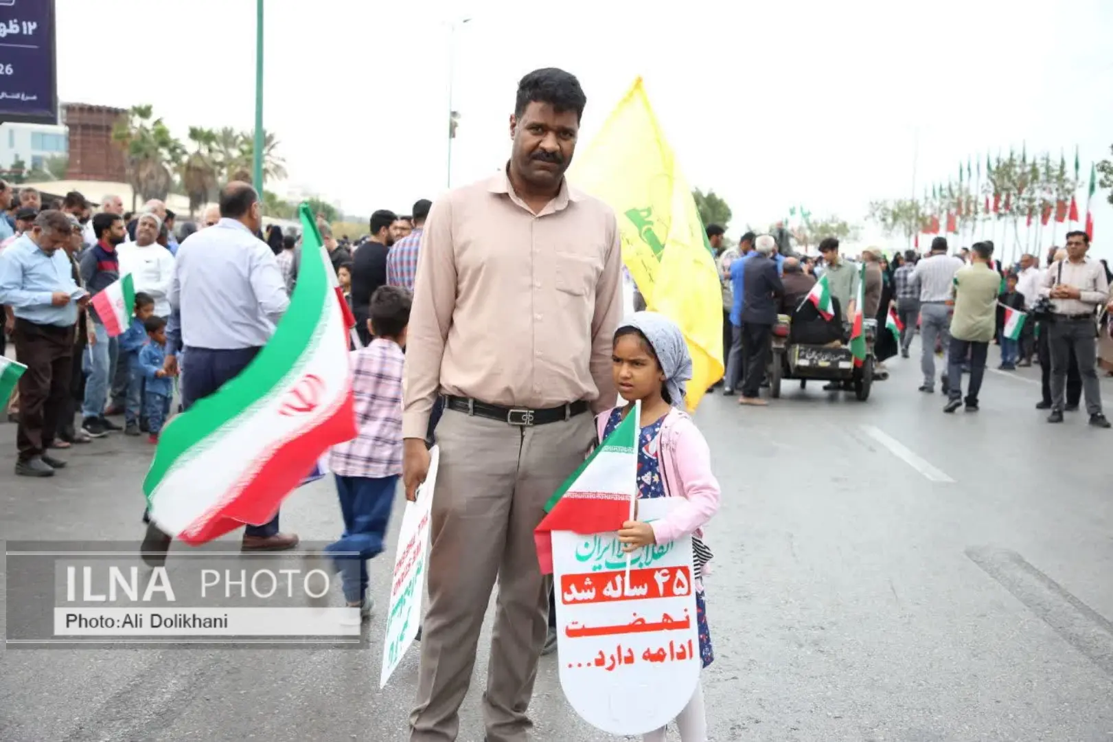 مراسم راهپیمایی ۲۲ بهمن در کنار سواحل خلیج‌ فارس آغاز شد