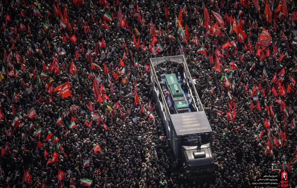 برگزاری مراسم تشییع پیکر رهبر شهید انقلاب در تهران/همه با پرچم‌های سرخ آمدند