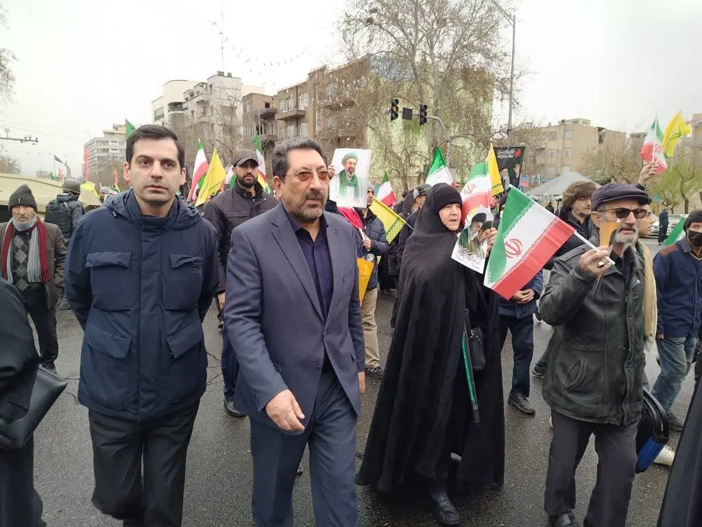 برگزاری مراسم روز جهانی قدس در چهاردهمین روز تحمیل جنگ به ایران/ تکبیر مردم همزمان با انفجارها در حوالی مسیر راهپیمایی+ فیلم و عکس