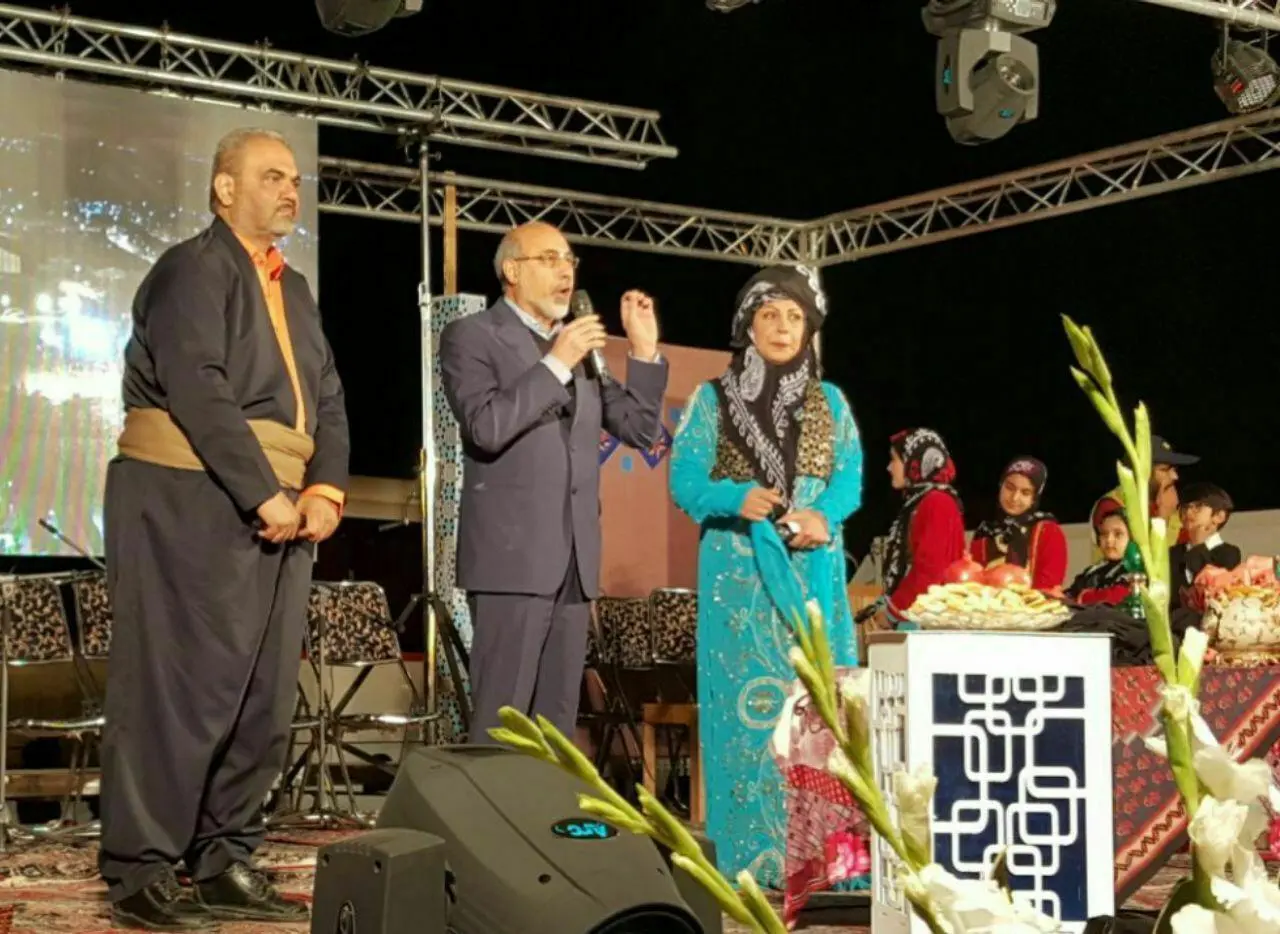 ظاهر متفاوت خیابانی در شب یلدا در کرمانشاه (عکس)