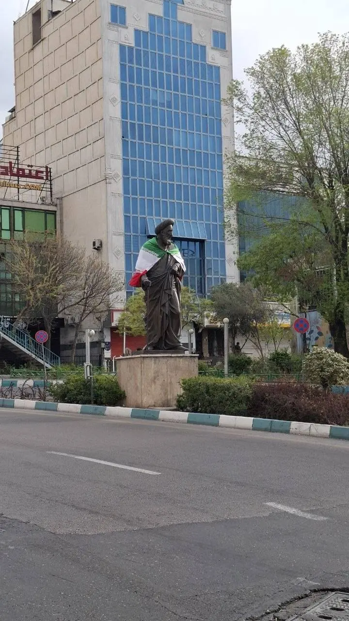 تصویری جالب از مجسمه شهید مدرس