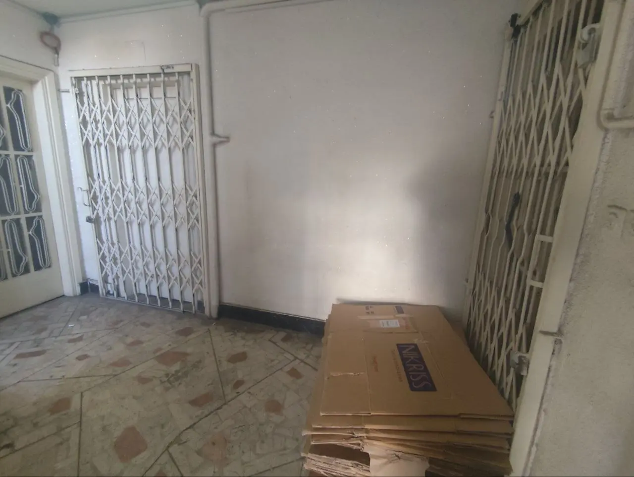 ترک خوردن سقف تولید در تریکوبافی‌های پایتخت/ آگهی می‌دهیم ولی کارگر نمی‌آید!