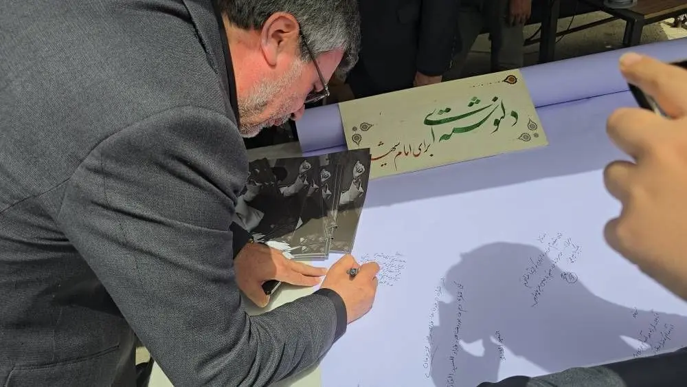 بازدید دکتر علی جباری از ایستگاه‌های خدمت‌رسانی بیمه ایران در مراسم تشییع امام شهید در قم

