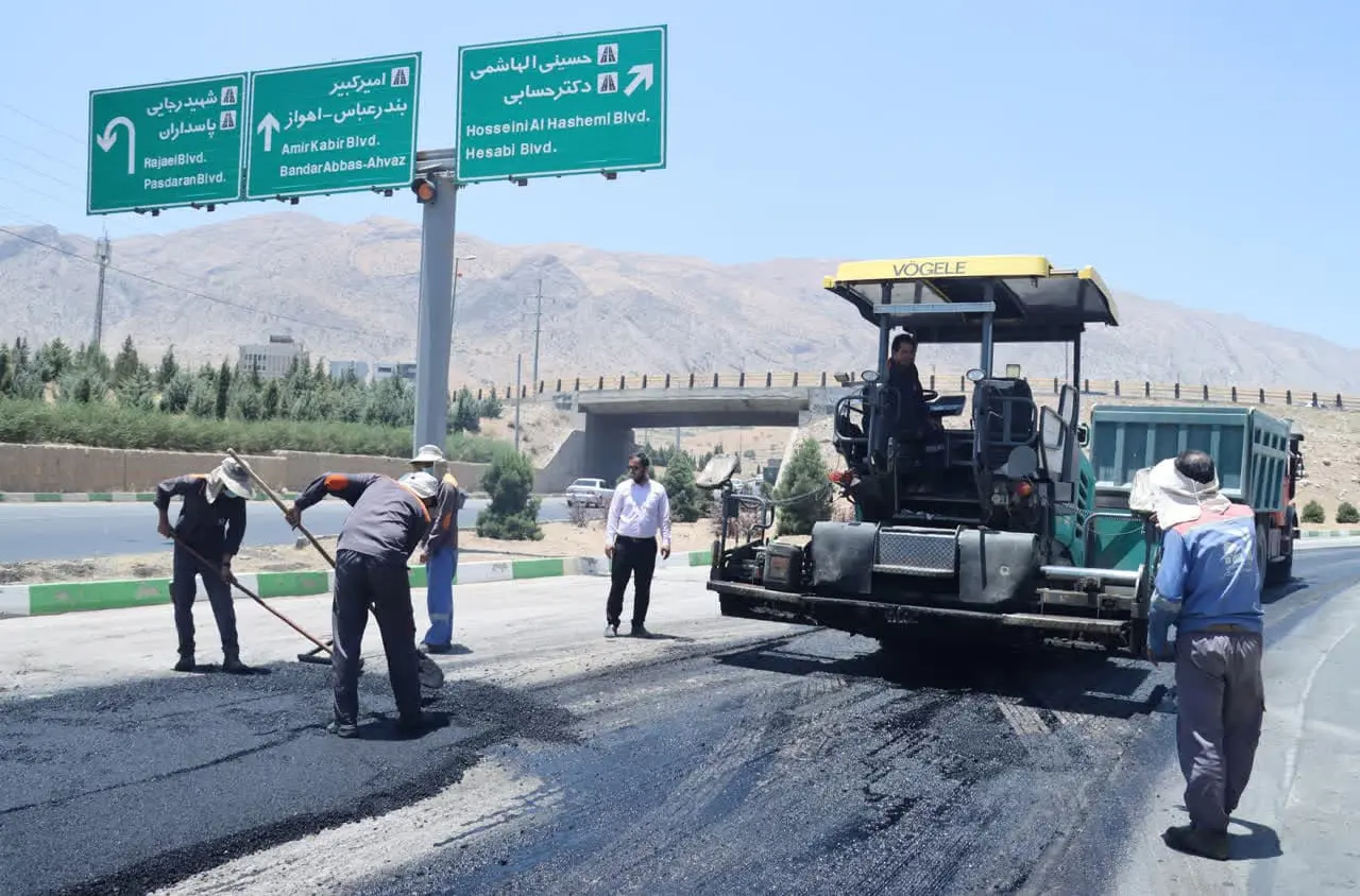 جهش آسفالت در شیراز آغاز شد / بهره‌برداری از ۱۰ هزار میلیارد تومان پروژه تا پایان سال جاری