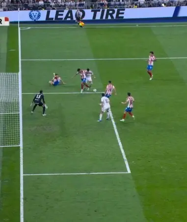 پنالتی رئال مادرید سوخت/ ناداوری آشکار به سود بارسلونا در صدر (عکس)