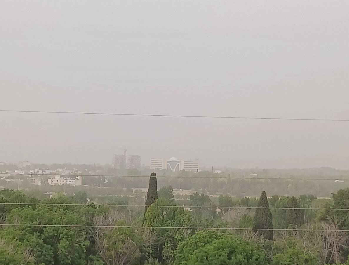 شیراز در محاصره گرد و خاک/ توده ریزگردها به سمت جنوب فارس حرکت می کند/ تداوم وزش باد تا پایان هفته