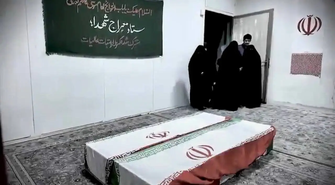 تصویری دیده نشده از پیکر شهید لاریجانی و پسرش در معراج شهدا