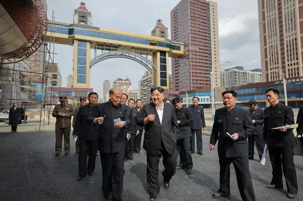 Leader Holds People in High Esteem