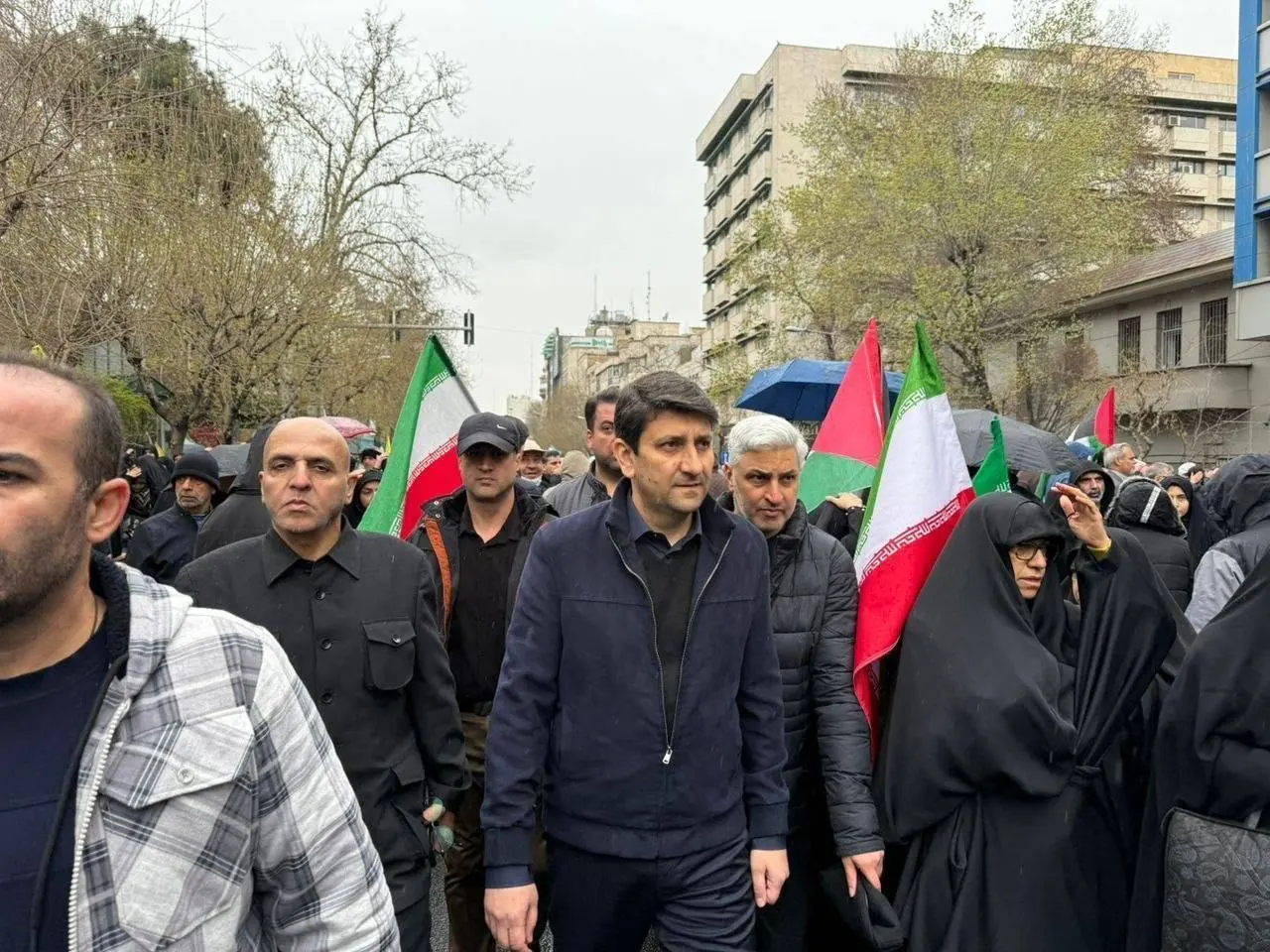 برگزاری مراسم روز جهانی قدس در چهاردهمین روز تحمیل جنگ به ایران/ تکبیر مردم همزمان با انفجارها در حوالی مسیر راهپیمایی+ فیلم و عکس