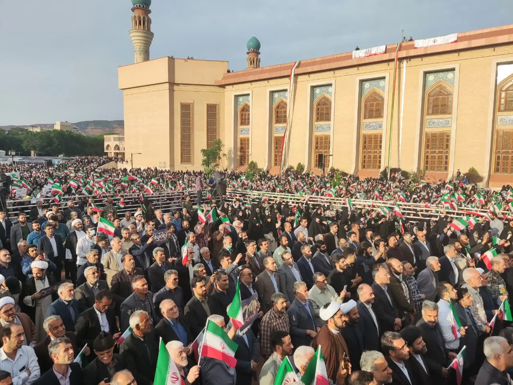 اطمینان نسبی در احیای دریاچه ارومیه حاصل شده است/ آنچه که در کشور اتفاق می‌افتد تولید و اشتغال است / به‌رغم تحریم ها تجارت ایران رکورد زده است