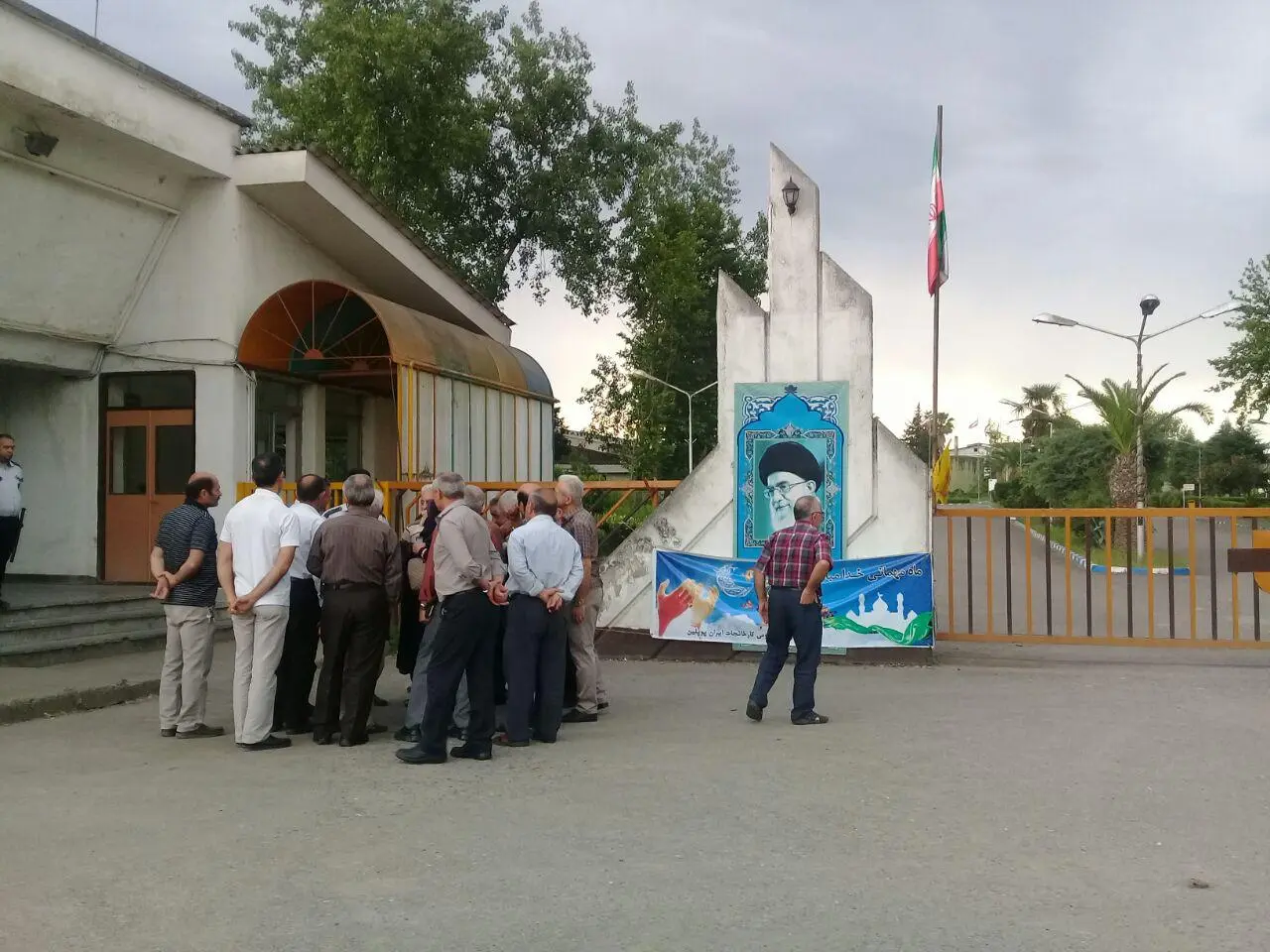 خروج شبانه ۴۸ دستگاه ماشینآلات بافنده ایران پوپلین در سکوت مسئولان/تلاش کارگران بینتیجه ماند