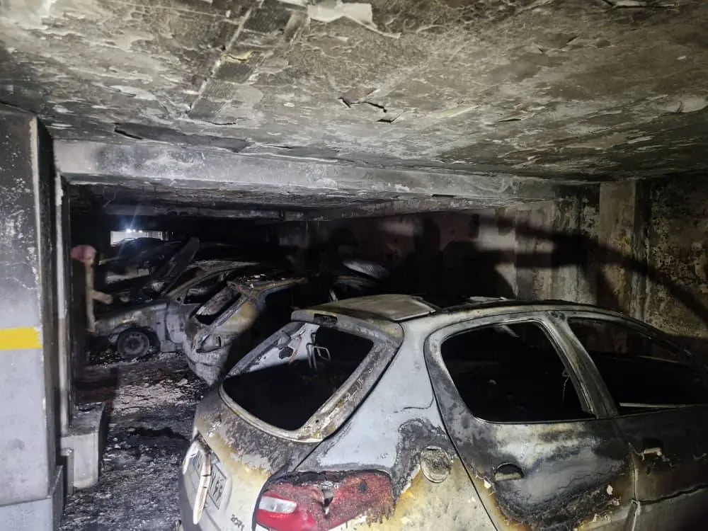 آتش‌سوزی پارکینگ یک ساختمان مسکونی در بزرگراه خرازی + عکس