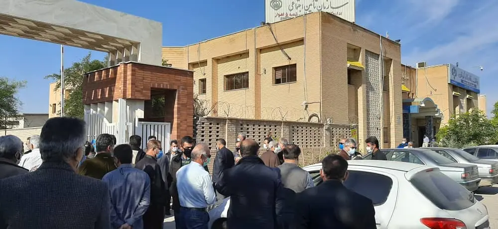 تجمع بازنشستگان مقابل تامین اجتماعی/ با فرمولهای اصلاحات همسانسازی مخالفیم/ دستمزدها را به خط فقر برسانید