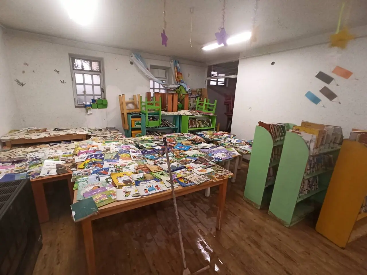 سیل نوروزی، به کتابخانه ۶۰ ساله جهرم آسیب جدی زد