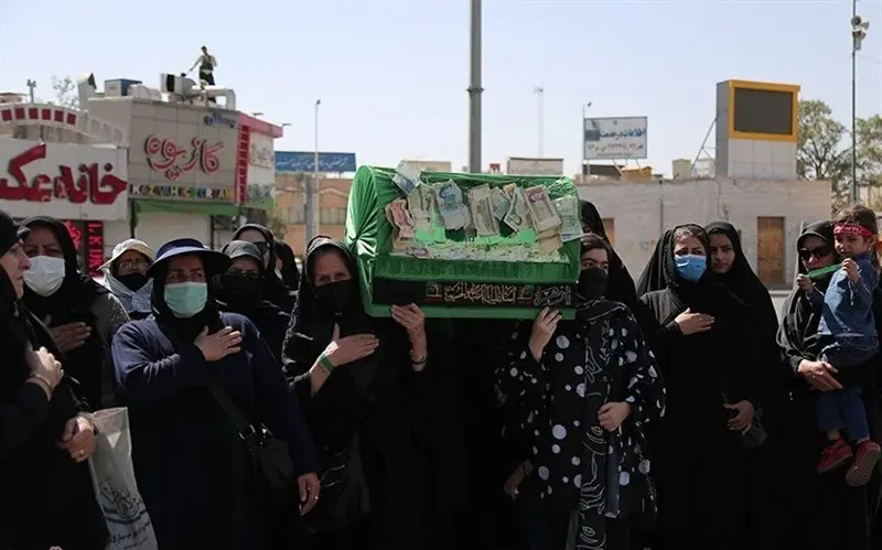 آیین‌های عزاداران کردستانی در ایام محرم/از طشت‌گذاری تا گرداندن گهواره‌ علی‌اصغر(ع) و گل مالی سر و صورت