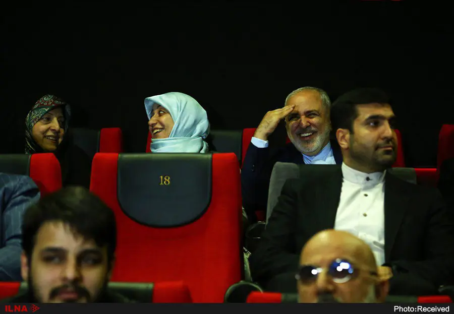 محمدجواد ظریف به تماشای «مارموز» نشست
