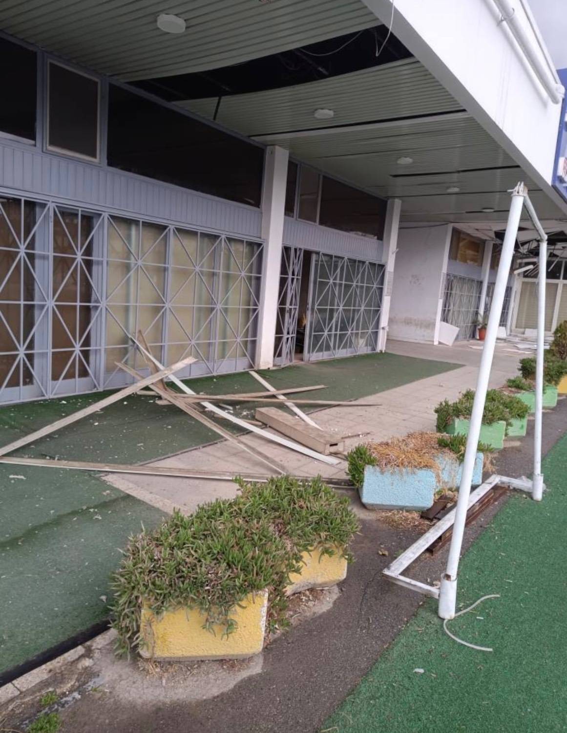 ساختمان فدراسیون هاکی در مجموعه ورزشی انقلاب آسیب دید