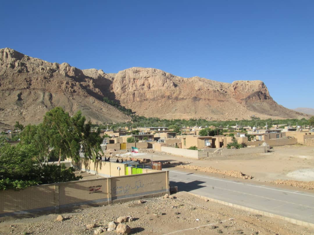 معدن کرومیت، تهدیدی برای زندگی ٣ هزار نفر در روستای دهمورد/ معدن‌کاوی به قیمت نابودی زیستگاه‌های بختگان/ اهالی روستا: مخالف توسعه فعالیت معدنی هستیم؛ مسئولان صدایمان را بشنوند