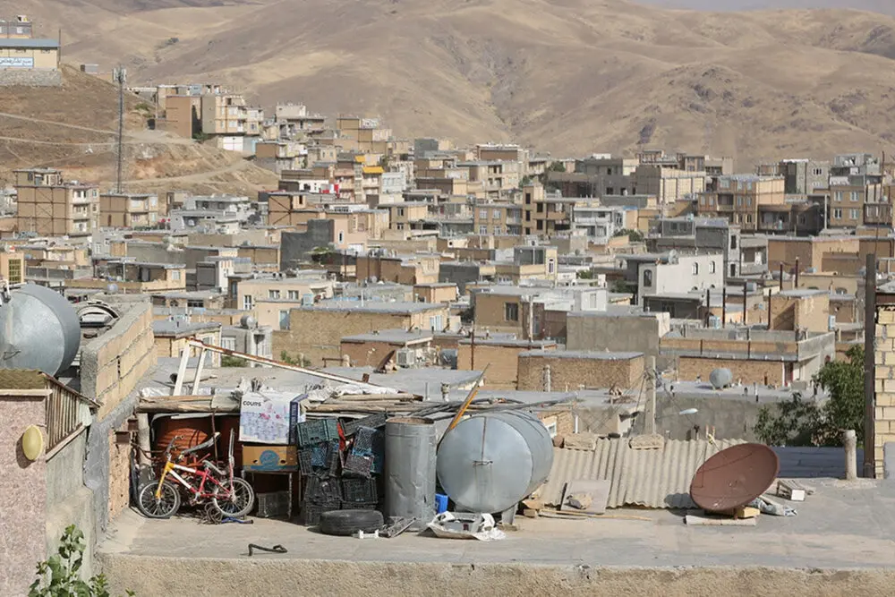 روایتی از رنج سکونت ۱۳ هزار خانوار در حاشیه کلانشهر شیراز