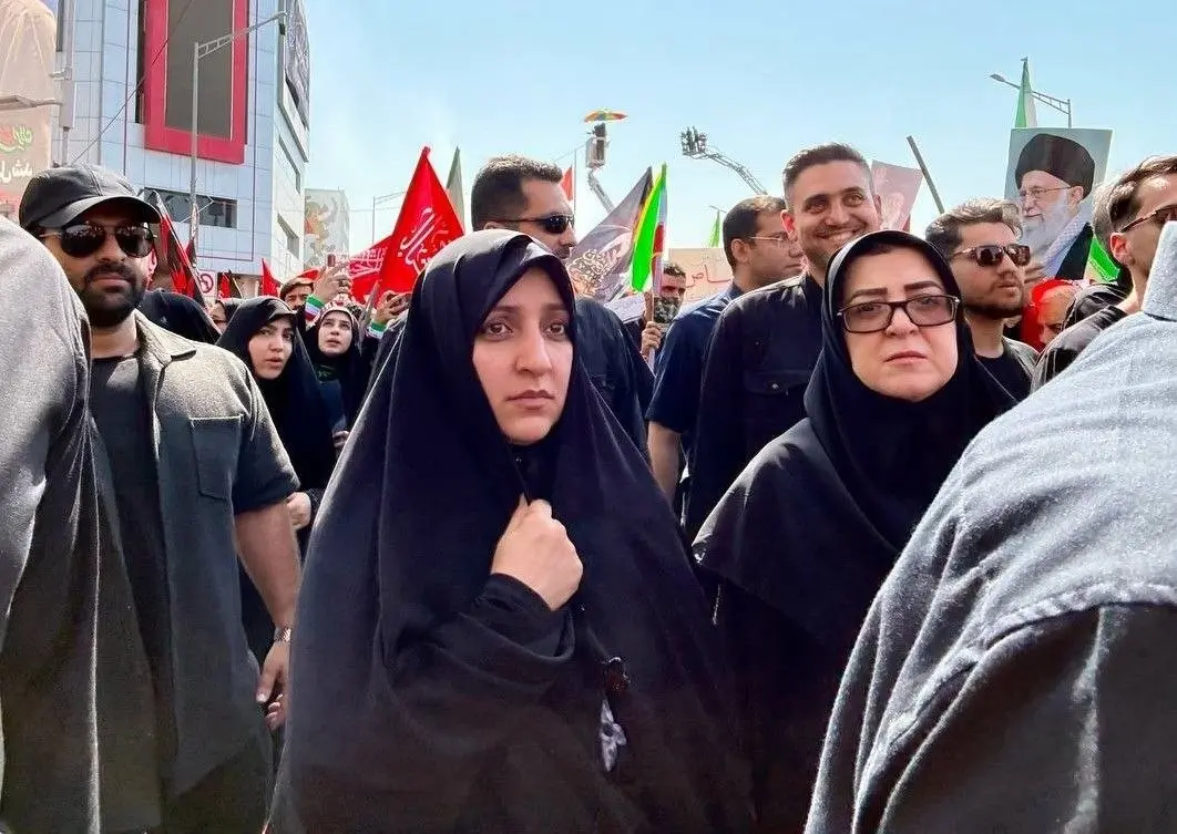 برگزاری مراسم تشییع پیکر رهبر شهید انقلاب در تهران/همه با پرچم‌های سرخ آمدند