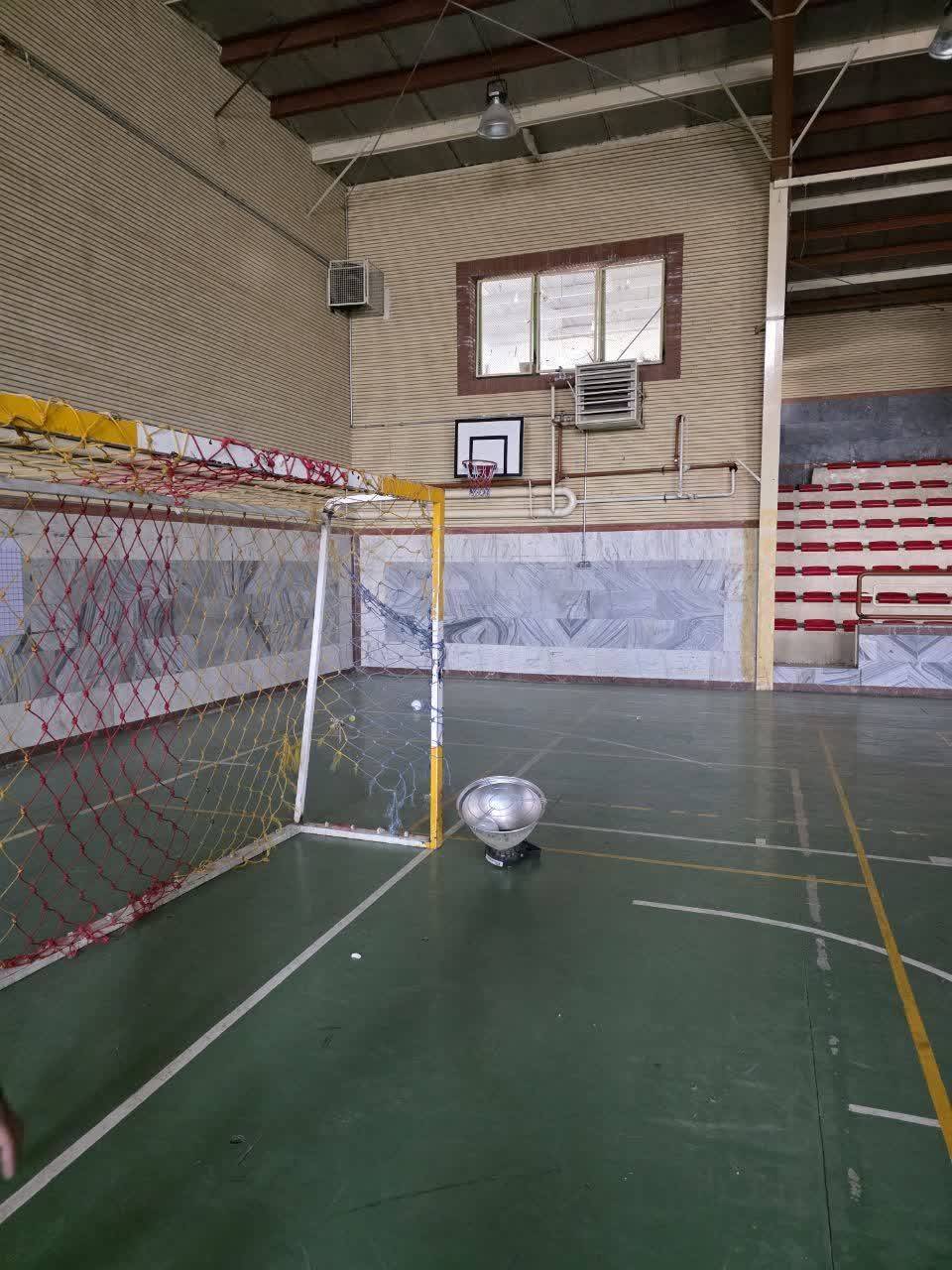 حمله به اماکن ورزشی سقز