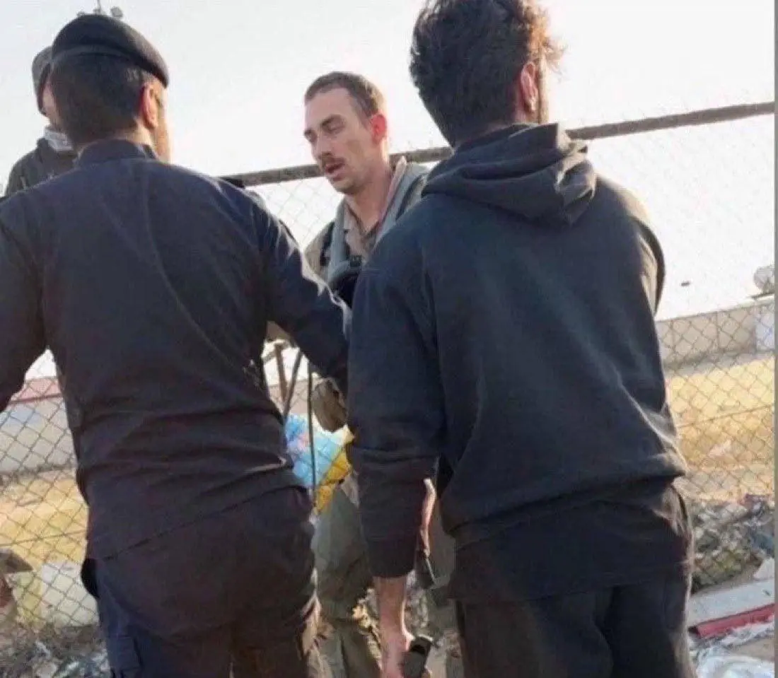 تصویری از خلبان آمریکایی بعد از سقوط هواپیمایش در کویت