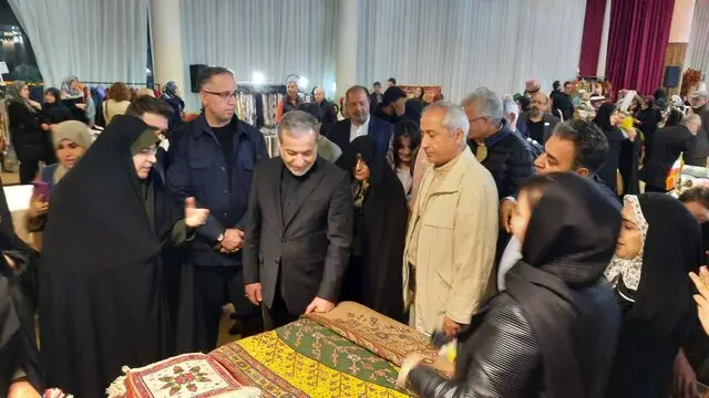 بازدید عراقچی از بازارچه خیریه انجمن بانوان دیپلماتیک