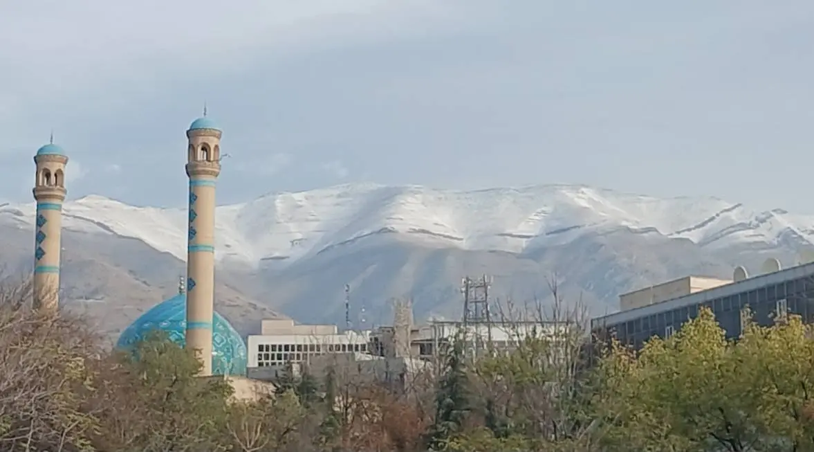 اولین برف پاییزی ارتفاعات تهران را سفیدپوش کرد+ عکس