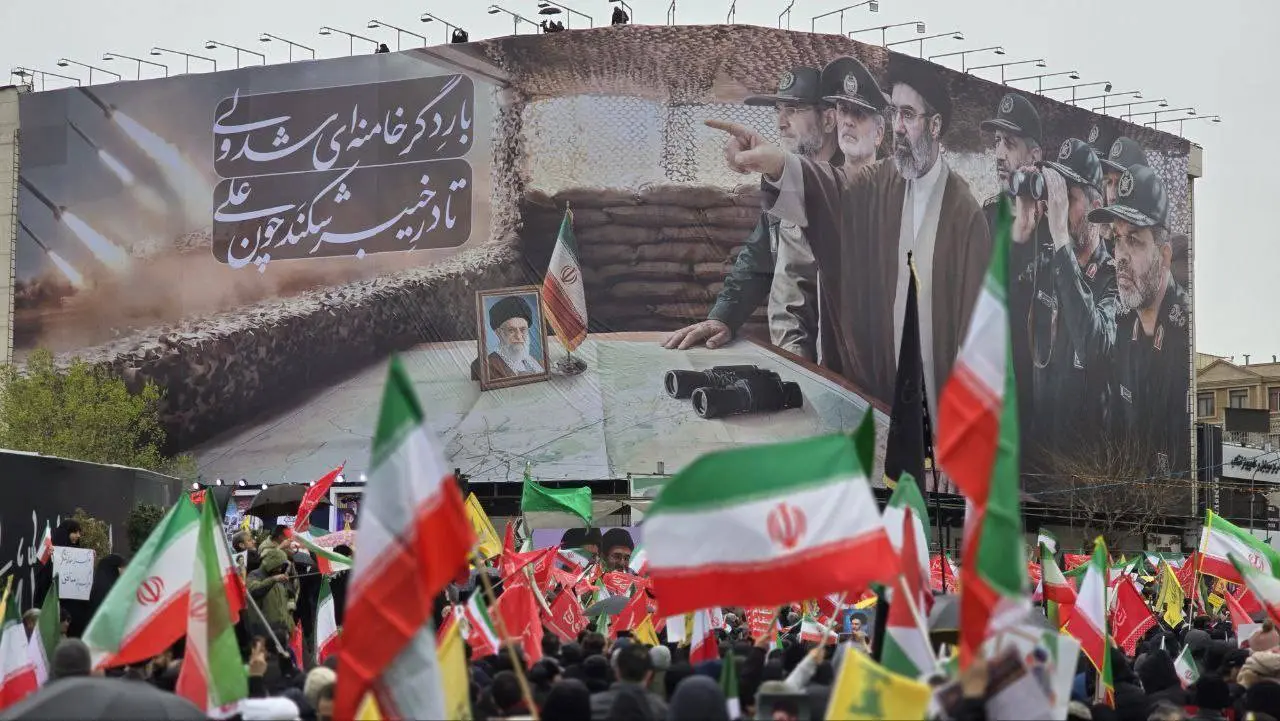 برگزاری مراسم روز جهانی قدس در چهاردهمین روز تحمیل جنگ به ایران/ تکبیر مردم همزمان با انفجارها در حوالی مسیر راهپیمایی+ فیلم و عکس