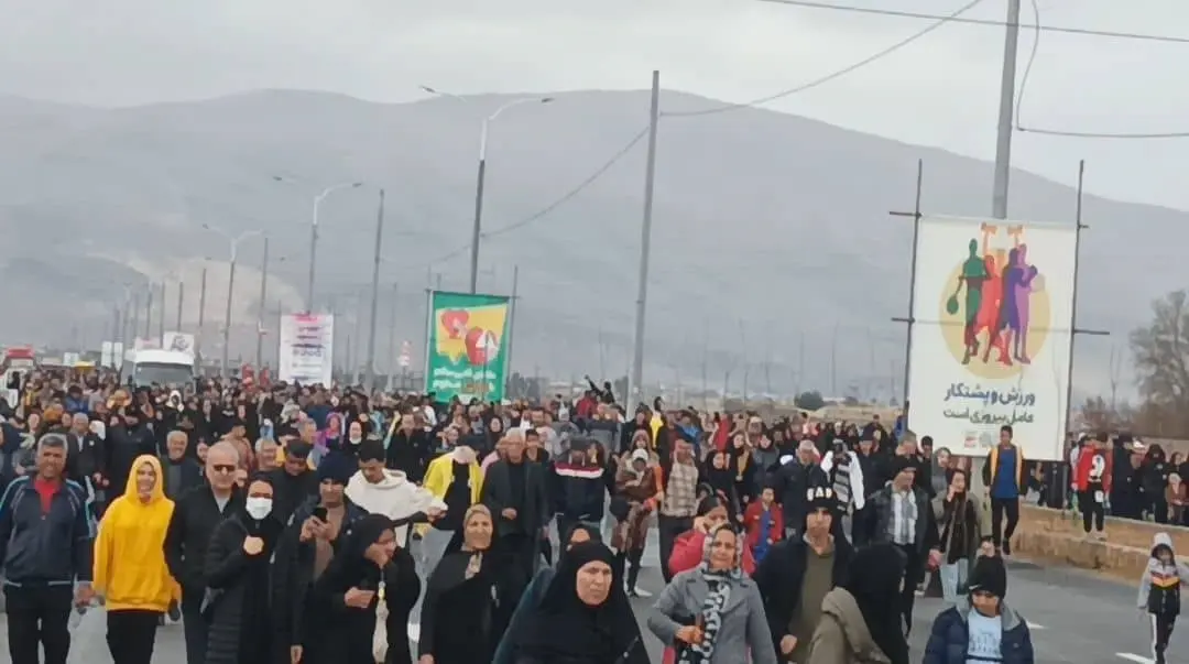 پیاده‌روی بزرگ خانوادگی شهروندان شیراز در بزرگراه سرلشکر شهید استوار برگزار شد