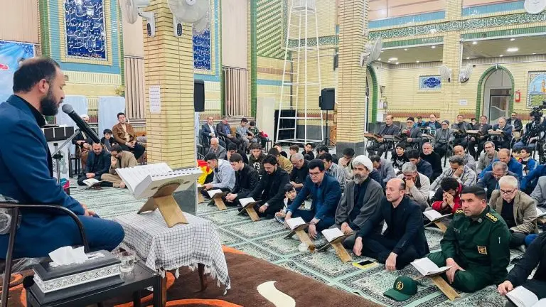 محفل انس با قرآن در شهرستان شوط برگزار شد