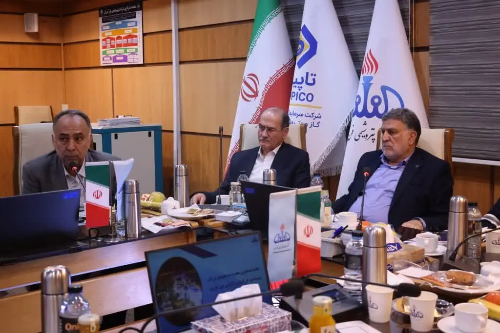 نشست بررسی چالشها و رفع گلوگاههای پتروشیمیهای تابعه تاپیکو به میزبانی پتروشیمی فنآوران برگزار شد