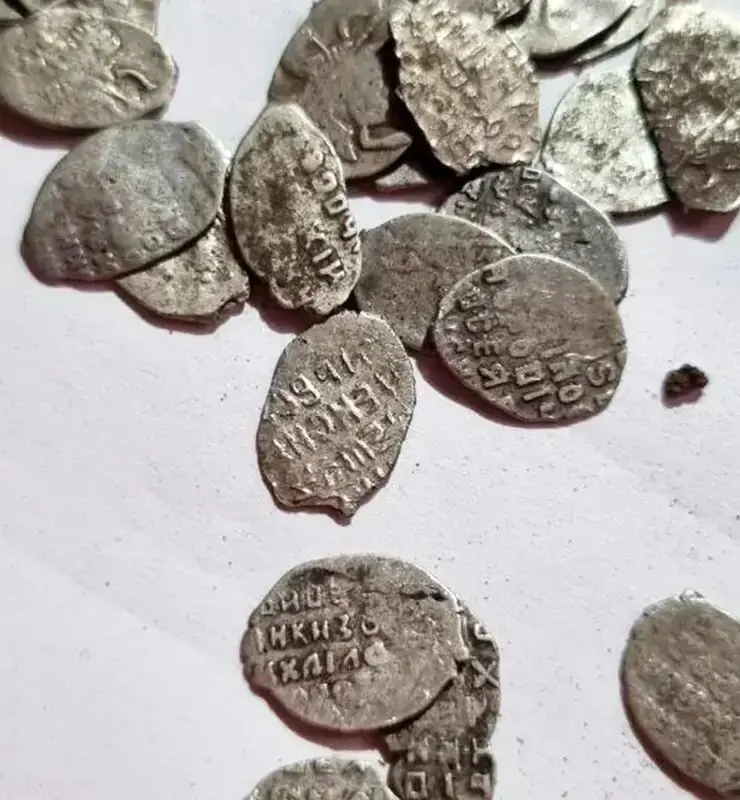 کشف ۲۰ هزار سکّۀ ۳۰۰ ساله در یک خانه تاریخی!