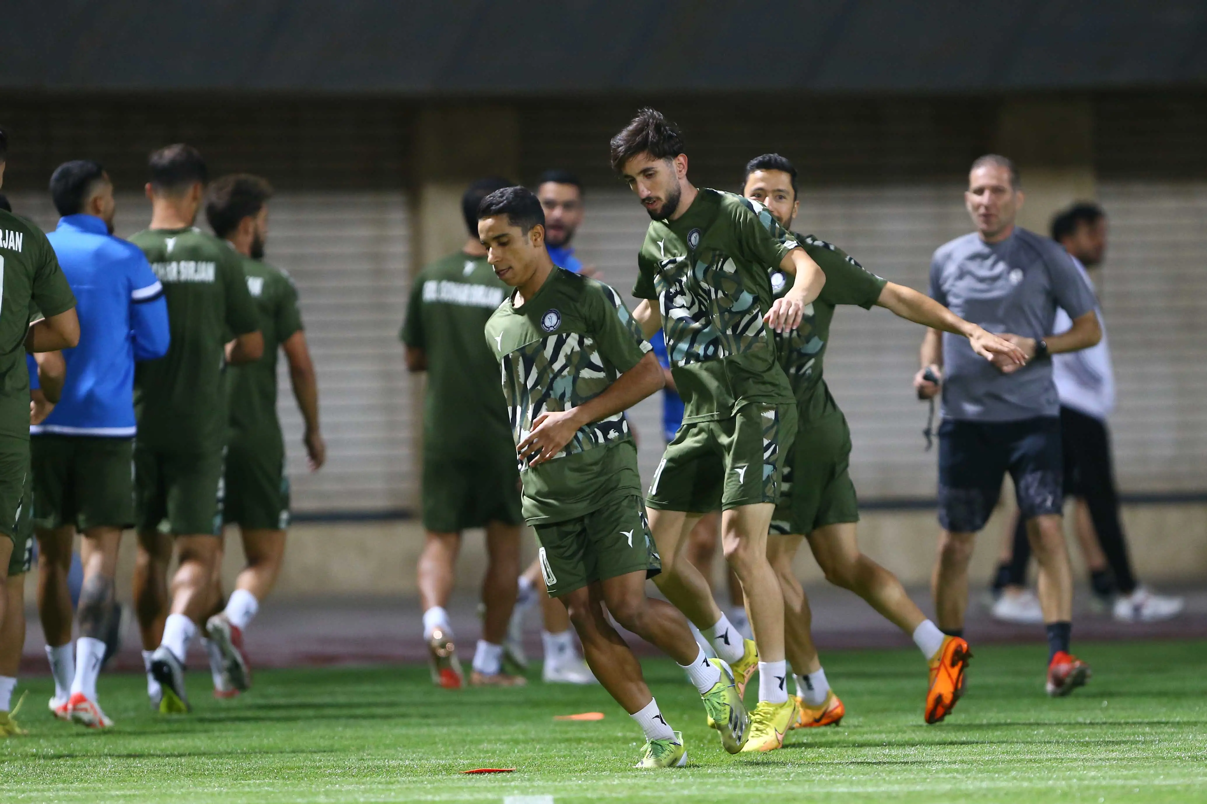 ادامه تمرینات گل‌گهر با حضور تورس و مهاجم هلندی تبار برای بازی با پرسپولیس +عکس
