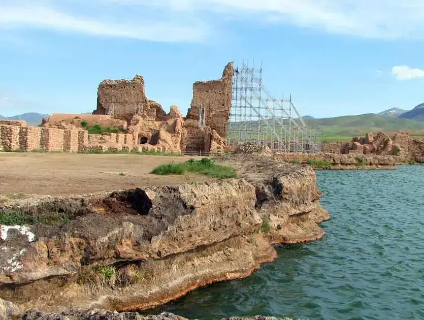 آذربایجان غربی سرزمین اقوام و ادیان از بزرگترین دریاچه شور ایران تا سرزمین افسانه‌ای تخت سلیمان