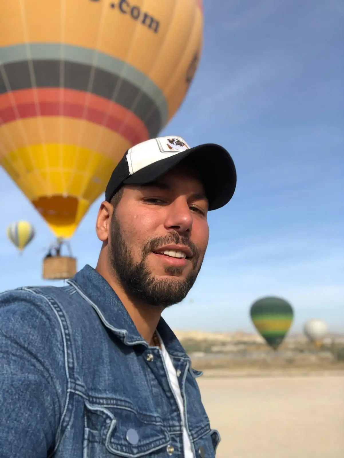 The adventures of "Benyamin Rezaei" on a trip to 60 countries!