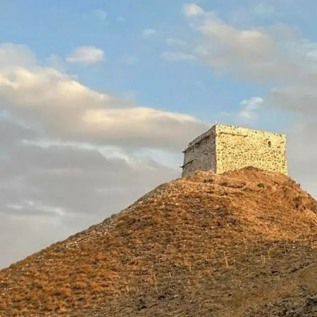 کشمکش بر سرِ مرمتِ قلعه ساسانی تهران/ اعتراض مرمتگران و محلی‌ها به شیوه مرمت و دفاع سختِ مرمتگر اثر به پایبندی به اصول 